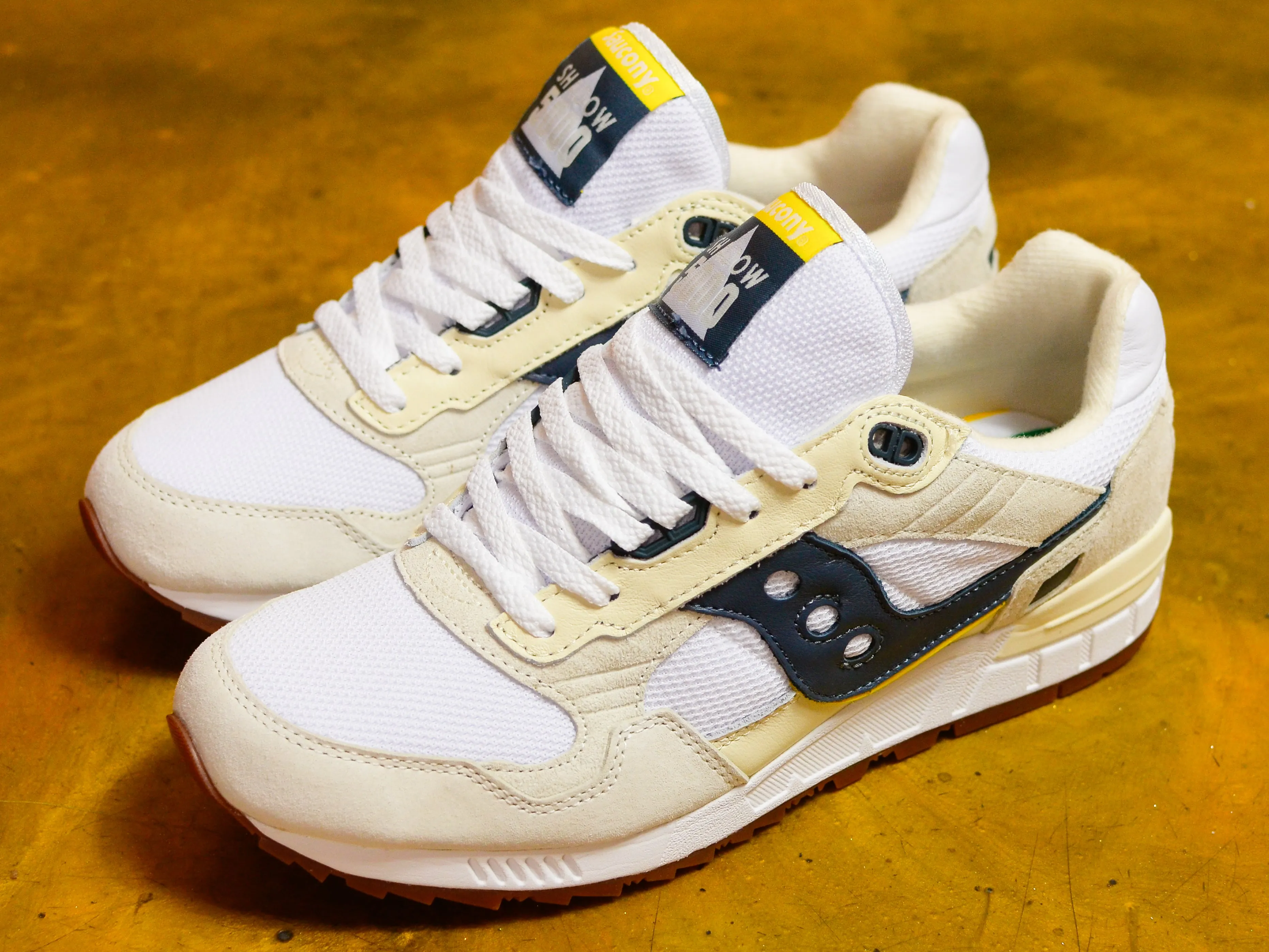 Shadow 5000 - White / Navy
