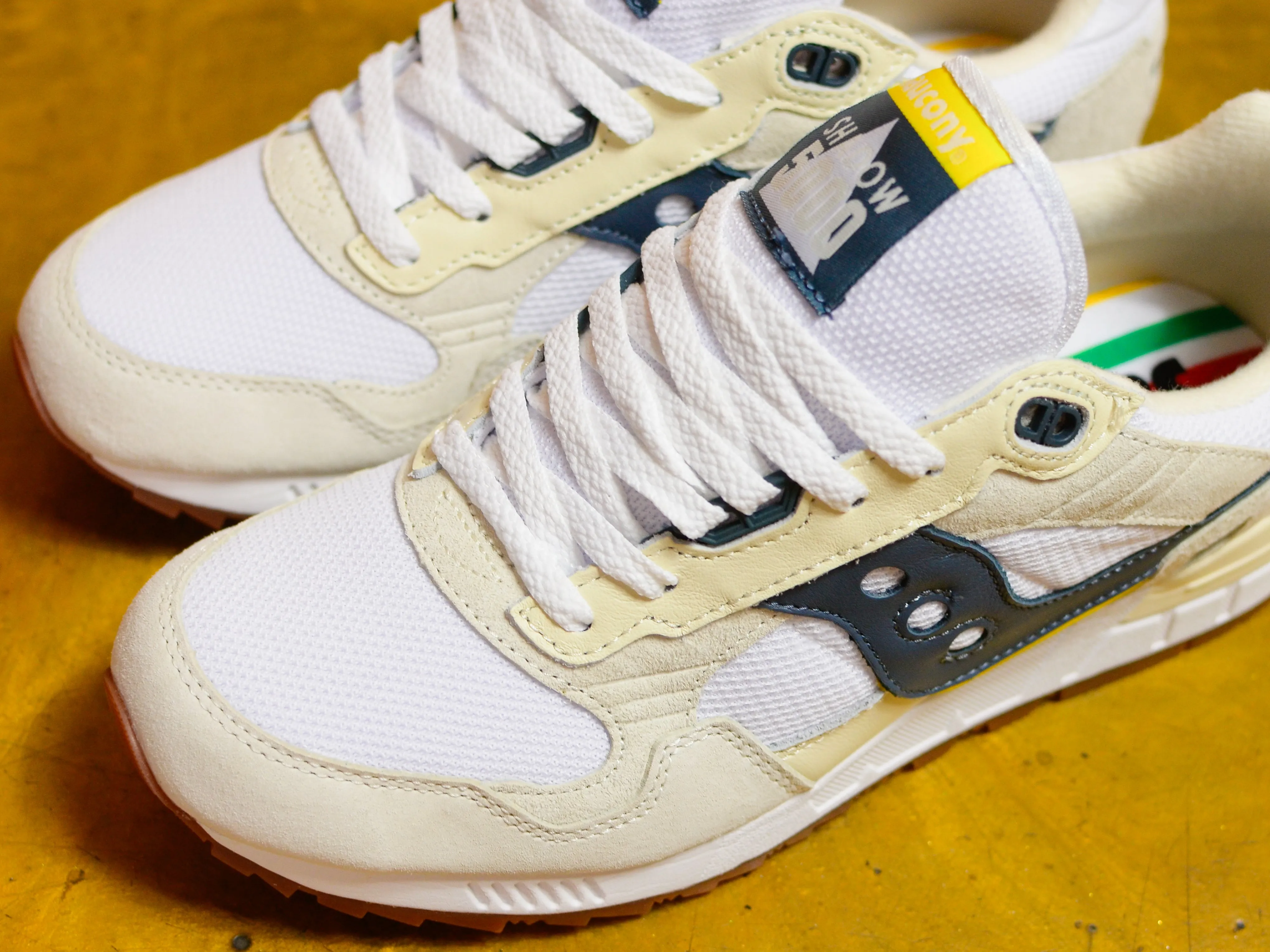 Shadow 5000 - White / Navy